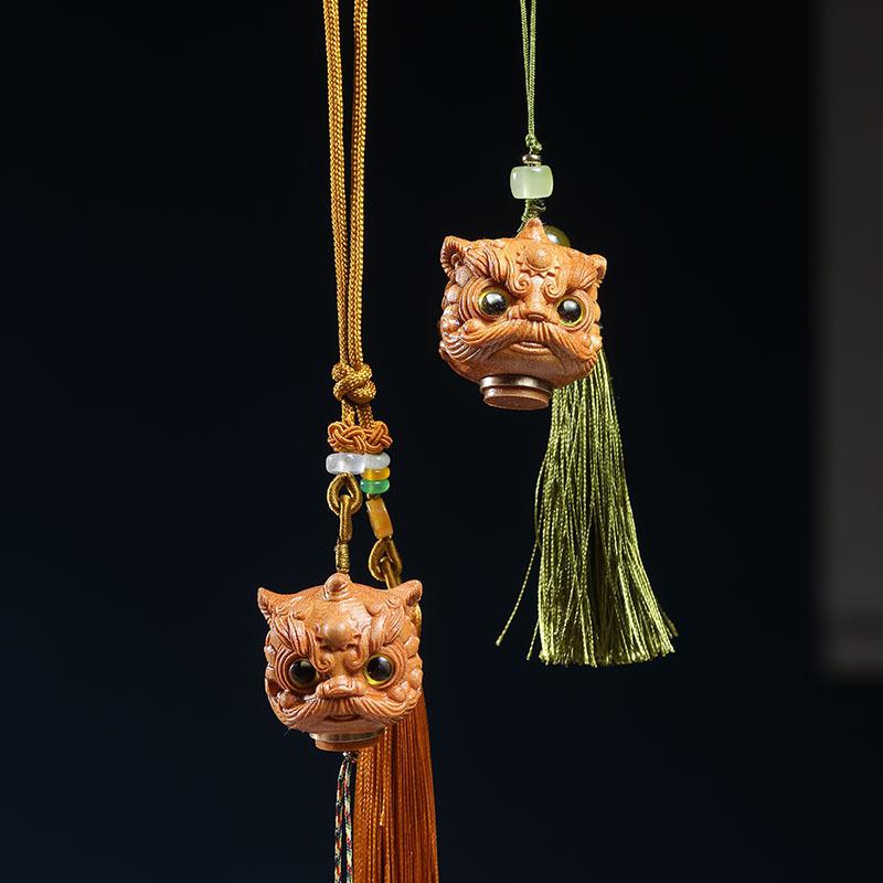 カーアクセサリー カップル ペア 白檀 サンダルウッド 透かし彫り モダン 鈴 獅子舞 アロマ 香り袋 手作り DIY リュック飾り バッグチャーム