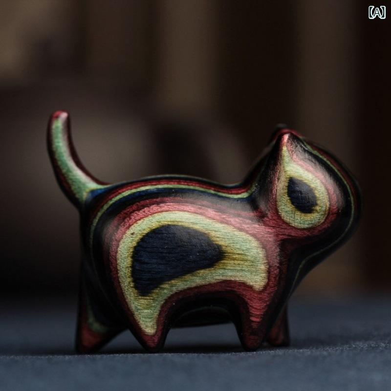 置物 虹色ウッド 白檀木彫り 猫 首傾げポーズ かわいい 自信あふれる表情 デスク オフィス 卓上 ミニサイズ おしゃれ インテリア オブジェ アジアン雑貨 癒しグッズ 2