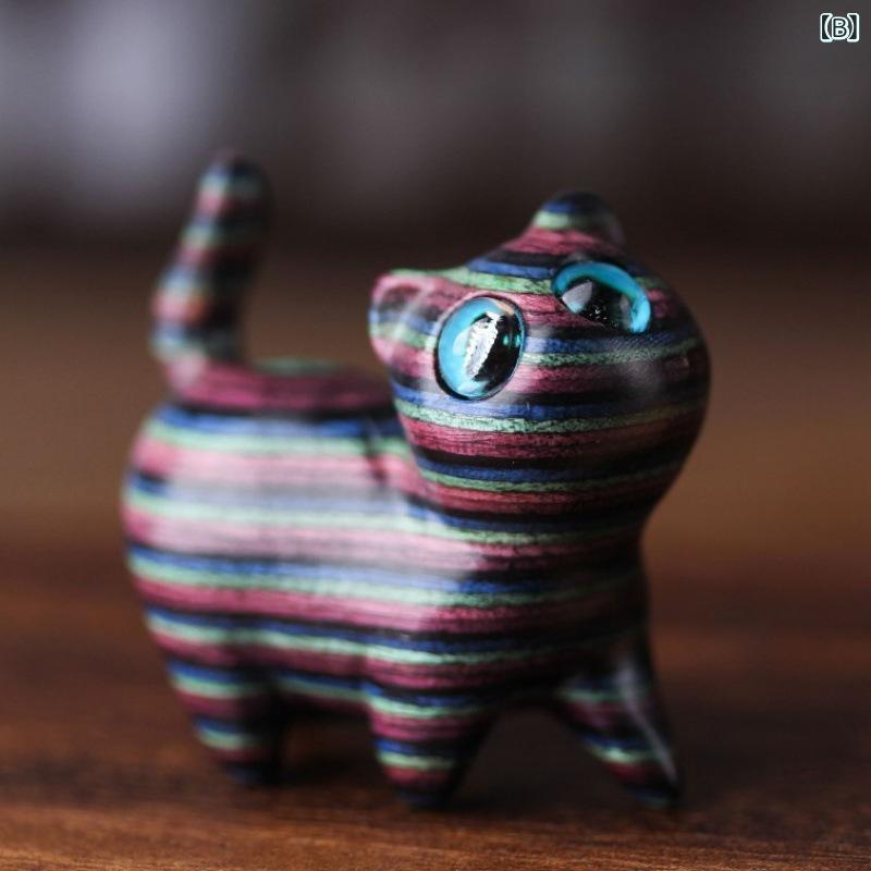 置物 虹色ウッド 白檀木彫り 猫 首傾げポーズ かわいい 自信あふれる表情 デスク オフィス 卓上 ミニサイズ おしゃれ インテリア オブジェ アジアン雑貨 癒しグッズ 3