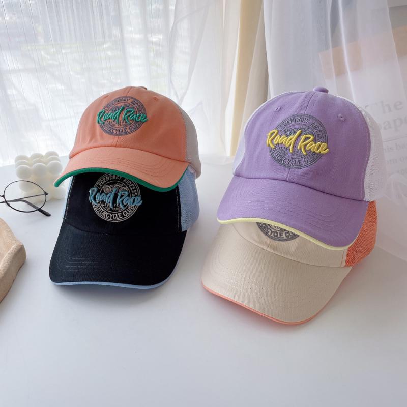 キャップ キッズ 男の子 女の子 春夏 日よけ UVカット 紫外線対策 刺繍 英字 広いつば 綿混 お出かけ カジュアル ラウンドトップ パープル ベージュ ブラック