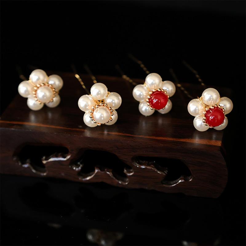 ・主な素材: 合金・スタイル: レトロ・対象: 女性・モチーフ: 花・加工: ハンドメイド・適用シーン: 結婚祝い、誕生日、旅行記念、引っ越し祝い、展示会、販促、社員福利、周年記念、ビジネスギフト、開業祝い、授賞記念、広報企画・カラー展開: レッド、ホワイト、ピンク・デザイン要素: パール、花、漢服風、宮廷風・カテゴリ: ヘッドアクセサリー