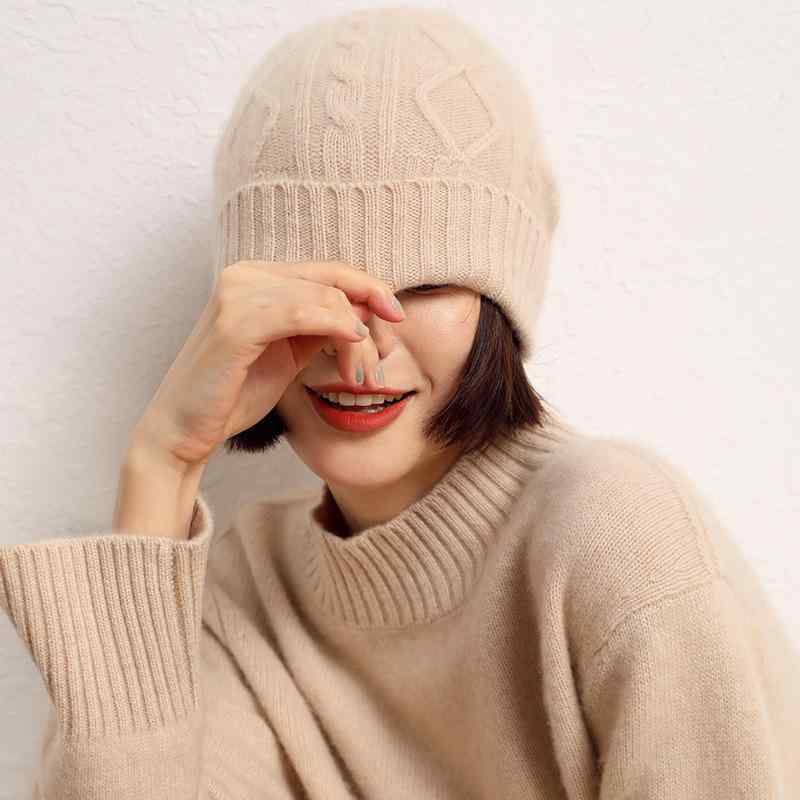 ・性別: 女性・年齢層: 成人、中高年・素材: カシミヤ・編み方: 経編み・柄: ストライプ・加工方法: 手描き・デザインポイント: 縫い目・スタイル: ベーシック・カラー展開: ブルーカシミヤ、パープルカシミヤ・サイズ展開: フリーサイズ