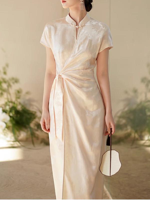 ・カテゴリ: ロングワンピース・カラー展開: アプリコット・サイズ展開: S、M、L・素材: ポリエステル（含有率90%〜95%）・スタイル: チャイナ風、レトロ・ヴィンテージ調、エレガント・着丈: ロング丈