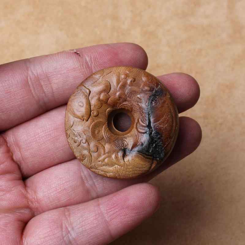 キーホルダー 雷撃木 ナツメの木 古材 魚躍龍門 平安扣 開運 お守り 縁起物 魔除け ダークカラー 両面彫り 4cm キーリング ストラップ ペンダント チャーム