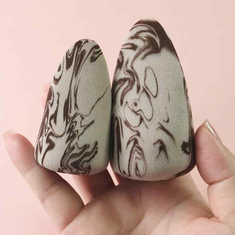 ・カテゴリ: メイクスポンジ・主な素材: 親水性非ラテックス・形状: 不規則形状・カラー展開: パウダーブルー、パウダーパープル、ブラックホワイト幻彩、ブラウングレー、ブラウンホワイト