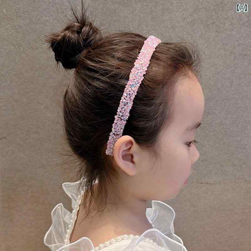 ・カテゴリ: ヘアアクセサリー・主な素材: プラスチック/樹脂・スタイル: プリンセス・スタイル分類: さわやか甘美・対象: 子ども・カラー展開: ピンク ラメ、ブルー ラメ、ベージュ ラメ、パープル ラメ、湖ブルー ラメ、シャンパン パール、クリスタルホワイト パール、シルバー パール、ローズ パール、ブルー パール、パープル パール、レッド パール・加工: ハンドメイド