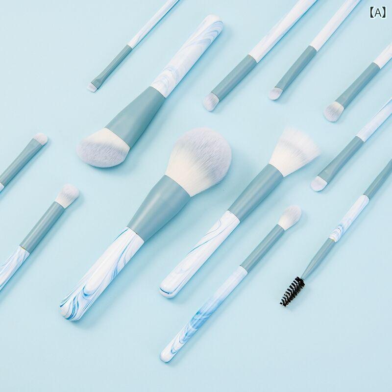 ・カテゴリ: メイクブラシ・毛素材: 人造繊維・柄素材: プラスチック・柄仕様: 携帯型・毛長: 5cm・全長: 16cm