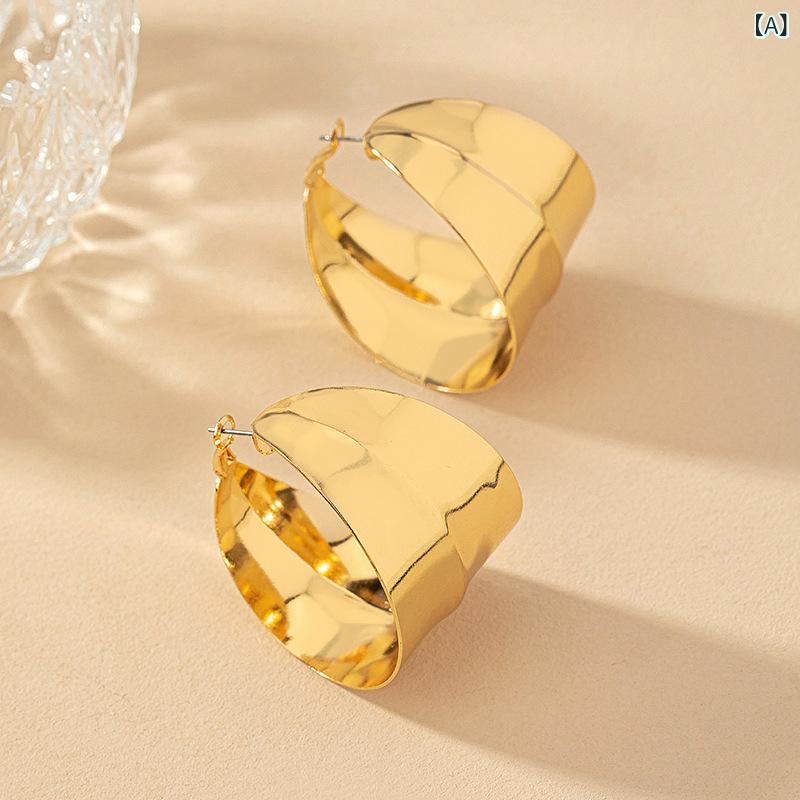 ・カテゴリ: 耳飾り・主な素材: 金属・耳針素材: ステンレス・形状: ジオメトリック、リング・処理技術: 電気メッキ・カラー展開: ゴールド、ホワイトK・スタイル: ファッション・通勤、欧米風・対象: 女性用