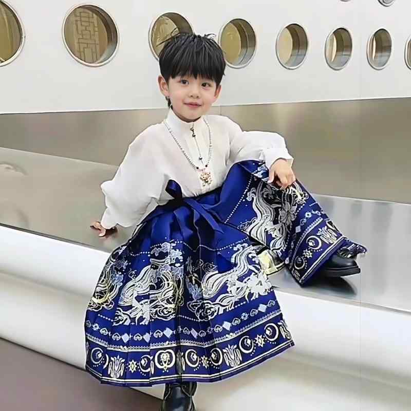 ・カテゴリ: 子供用民族衣装・スタイル: 韓国風・性別: 男児・主な素材: ポリエステル ・生地の厚さ: 普通・カラー展開: ネイビー・サイズ展開: 100、110、120、130・対象年齢: 8歳以上（身長140cm以上）
