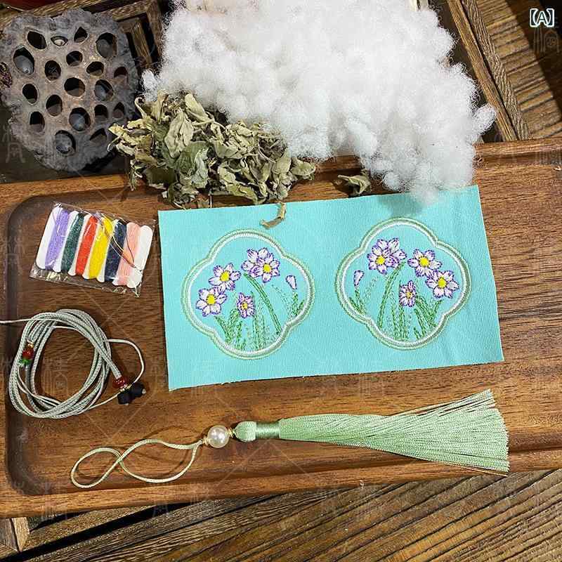 ・カテゴリ: 布芸刺繍・スタイル: エスニック調・柄: 花、草、葉・カラー展開: 水仙