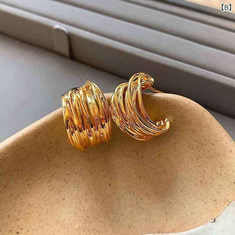 セキュアデポの耳輪 レディース フープ シルバー925 18金メッキ加工 レトロ 高級感 金属 アレルギー対応 大ぶり 軽量 幾何学モチーフ 太め カジュアル 通勤用 おしゃれ｜アングル2