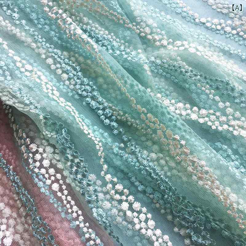 ・主な素材: ポリエステル・重量: 80g・生地幅: 130cm・刺繍加工: コンピュータ刺繍・用途: ウエディングドレス、ルームウェア、キャミソール、ワンピース、ファッション、チャイナドレス、装飾布、舞台衣装、テーブルクロス・柄: 植物、花・デザイン: モダン・カラー展開: グリーン、ピンク