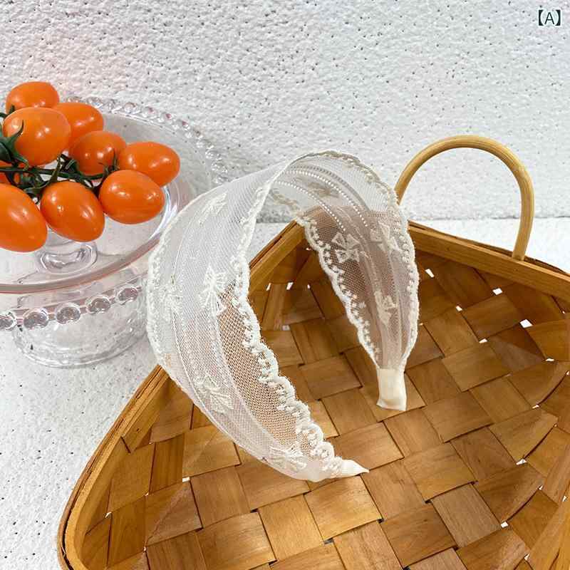 ・カテゴリ: ヘッドドレス・主な素材: レース・加工技術: り・カラー展開: ホワイト（リボン柄）、ホワイト（グリッド柄）・デザイン特徴: リボン・スタイル: フェミニン、ガーリー・ターゲット層: レディース