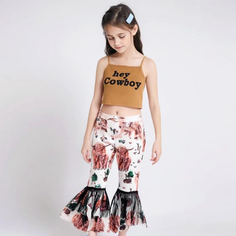 ・カテゴリ: 子供服セットアップ・対象: ガールズ・スタイル: カジュアル・セット内容: トップス、パンツの2点セット・対象年齢: 3〜8歳（100〜140cm）・袖丈: ノースリーブ・パンツ丈: ロングパンツ・厚み: 普通・柄: アルファベット・主な素材: 綿 95%・安全基準: Aクラス・着用タイプ: プルオーバー・カラー展開: キャラメル、ブラック・サイズ展開: 110cm、120cm、130cm、140cm、150cm