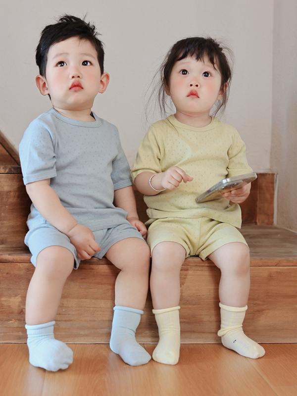 ・カテゴリ: 子供用ルームウェア・主な素材: 綿 ・カラー展開: イエロー、ピンク、ブルー、グリーン、グレー、ベージュ・対象年齢: 3〜8歳（100〜140cm）・スタイル: 韓国風・対応身長: 73cm、80cm、90cm、100cm、110cm、120cm、130cm、140cm、150cm・生地の厚さ: 普通・柄: 無地、キャラクター、花柄・機能: 通気性、色あせ防止・加工: ソフト加工・デザイン: セットアップ、田園風、キャラクター、キュート、ヨーロピアンカジュアル・仕様: セパレートタイプ・袖丈: 半袖・ネックライン: クルーネック