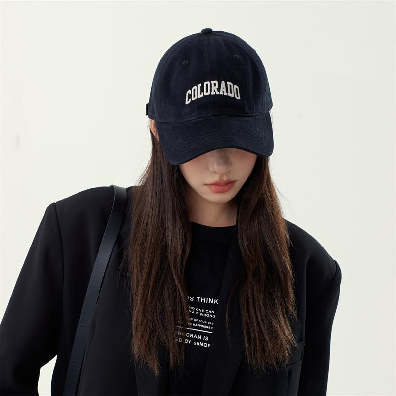 ・カテゴリ: 棒球帽・帽子の形状: 丸型（ドーム型）・つばの形状: 幅広つば・カラー展開: ブラック、ワインレッド、ネイビー、グレー、カーキ、ブラウン・サイズ展開: 54cm-58cm・機能: 防紫外線、通気、遮光・主な素材: 綿・素材の含有量: 71% - 80%・スタイル: エレガント、カジュアル、スポーツ、通勤、シンプル、欧米スタイル