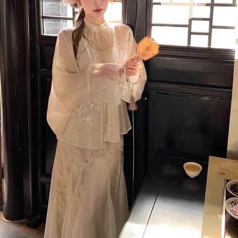 ・カテゴリ: カジュアルスーツ、ワンピースセット・スタイル: レトロ、文芸レトロ・柄: 無地・スカート丈: ロング丈・デザイン特徴: アンサンブル、切り替えデザイン・主な素材: ポリエステル、アクリル・カラー展開: 梨花ベージュ（ショール）、スノーホワイト（ワンピース）・サイズ展開: S、M、L、XL・着用対象: 女性・袖丈: 長袖・袖タイプ: レギュラースリーブ