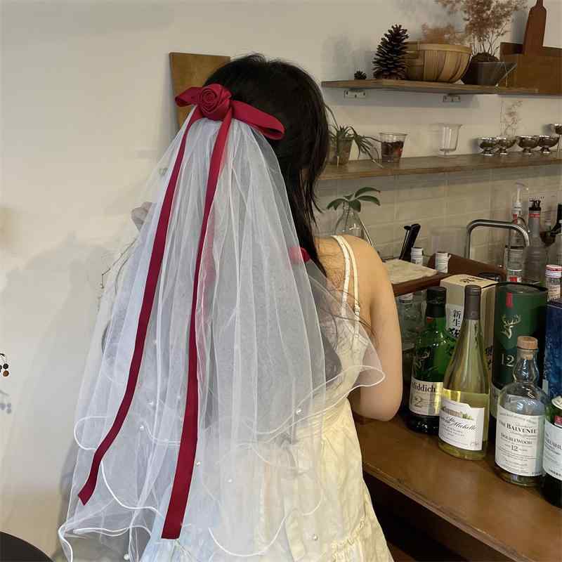・カテゴリ: ヘッドドレス・スタイル: プリンセス風・素材: メッシュ・デザイン: 花、リボン、ベール・カラー展開: ワインレッドローズリボンベール、ビッグリボンパールヘアクリップ、星光リボンベール、パールフラワーリボンベール、ダブルサテンリボンフラワーベール