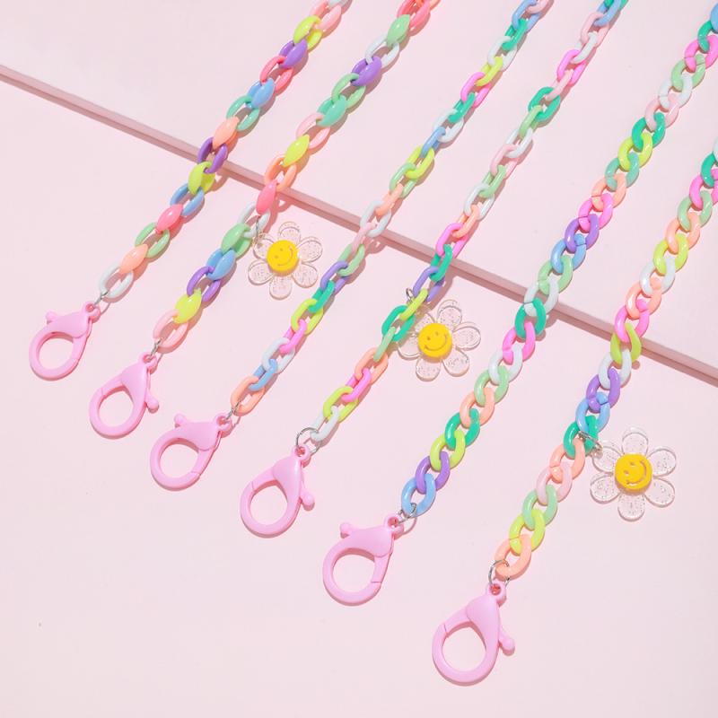 ・主な素材: アクリル・カラー展開: 異型バックルミックスカラー、フラットバックルミックスカラー、楕円バックルミックスカラー・デザイン要素: 幾何学