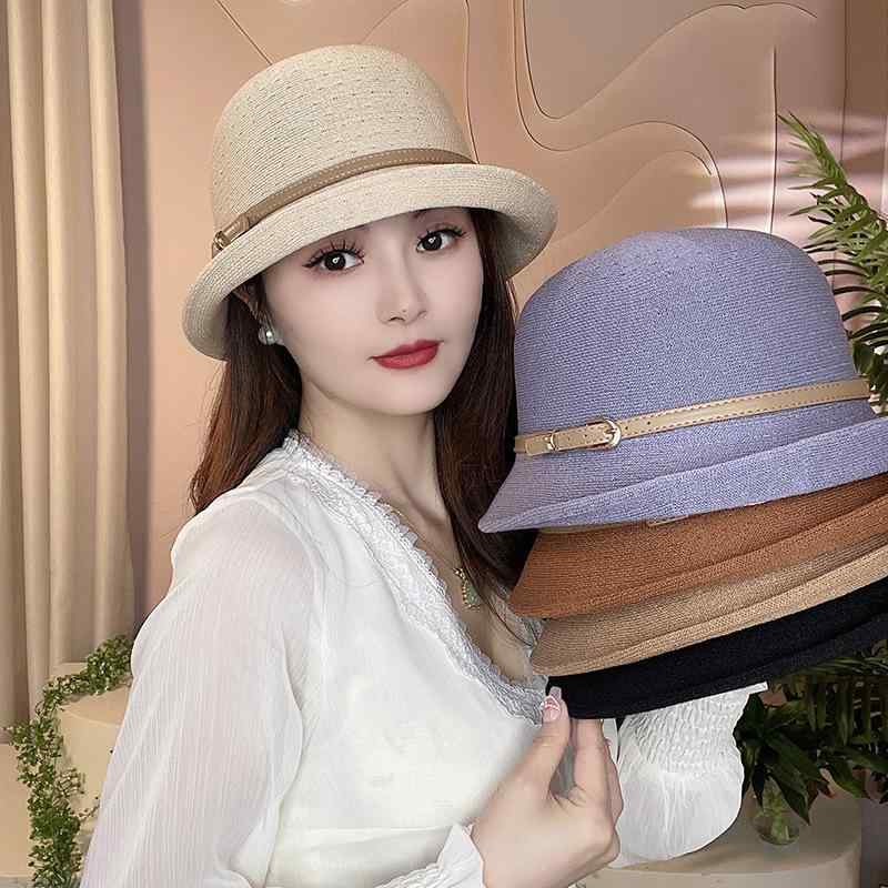 ・カテゴリ: 盆帽・デザイン特徴: チェーン・帽子の形: ドーム型・つばの形: 広つば・カラー展開: ブラック、ベージュ、ミルクホワイト、カーキ、キャラメル、タロパープル・サイズ展開: M（56-58cm）・機能: 防風、通気、日よけ・スタイル: ファッション通勤スタイル・素材: ポリエステル繊維・加工技術: サテン織り
