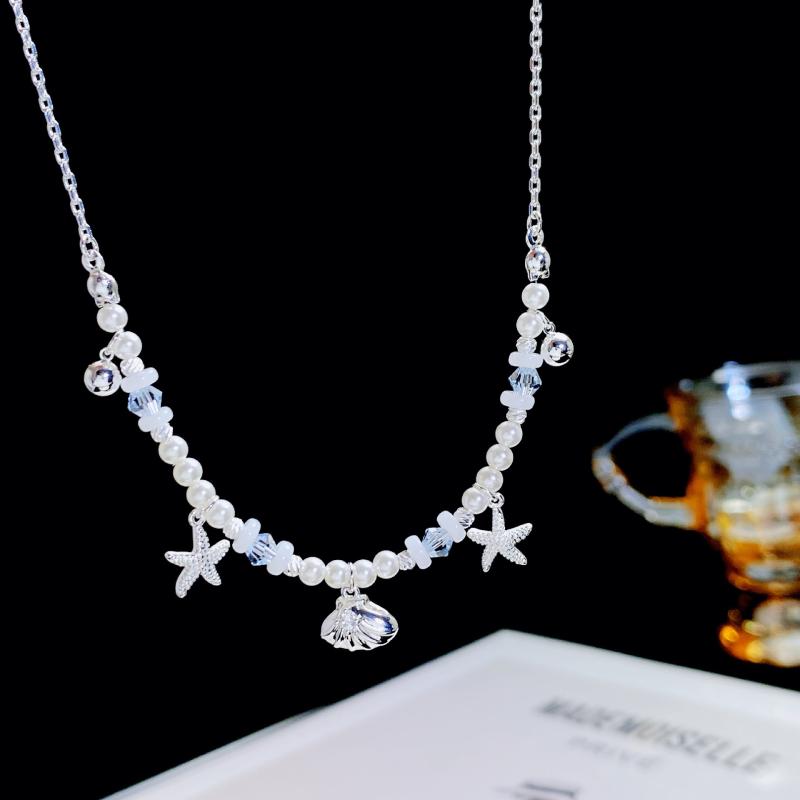 ・カテゴリ: ネックレス・主な素材: 銅・加工技術: 電気メッキ（ゴールドコーティング）・デザイン: 幾何学、海星、貝殻・チェーンの種類: レギュラーチェーン・ペンダントの素材: マザーオブパール（パール母貝）・長さ: 31cm〜40cm・カラー展開: ゴールド・トレンド要素: 貝殻、海星・スタイル: フレッシュ、フェミニン・対象: 女性用