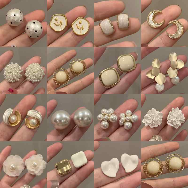 ・カテゴリ: 耳飾り・素材: 合金・処理プロセス: 電鍍・デザイン: 幾何学型・カラー展開: ゴールドドリップオイルパールスタッド耳飾り、ホワイトパールフラワー、クリームラージフラワースタッド耳飾り、ムーンフォールスターパスタールパール耳飾り、高輝度パール16mm、マルチパールスタッド耳飾り、ゴールドドリップオイルスタッド耳飾り、パールラウンドスタッド耳飾り、パールビーズスタッド耳飾り、ポルカドットコットンパールスタッド耳飾り16mm、サンフラワー・スタイル: ファッション通勤・対象: レディース・トレンド要素: 形状、パターン