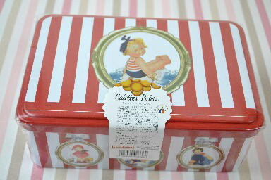 ラ・トリニテーヌ レトロキッズ レッド&ゴールド缶 (ストライプ)ガレット&パレット その1