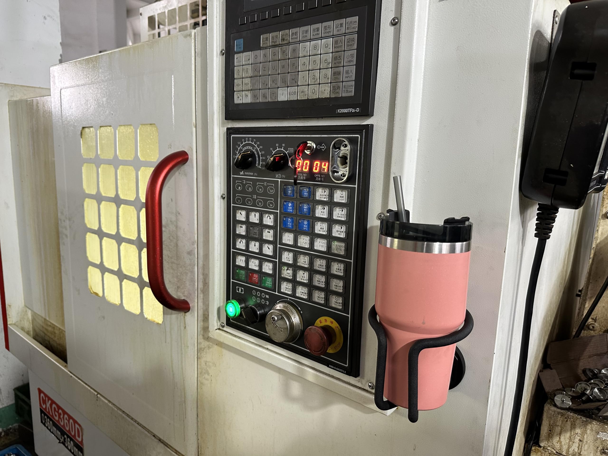 マグネット式カップホルダー。ドリル不要。トラクター用マグネット式ドリンクホルダー。滑り止めゴムコ..