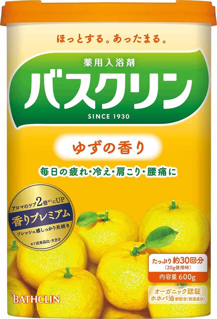 内容量600g商品説明文バスクリンが香りプレミアムになって、フレッシュ感しっかり長続き。配合のアロマのツブが2倍にUP(従来品比)。もぎたてゆずの香りで気分なごむ。オーガニック認証ホホバ油新配合(保湿成分)で肌当たりまろやか。たっぷり約30回分使えます。「エコキュート」使用OKの入浴剤です。スキンタイプ:全肌質対応医薬部外品注意事項・皮フ又は体質的に異常がある場合は、医師に相談の上使用する。・使用中や使用後、皮フに発疹、発赤、かゆみ、刺激感等の異常が現れた場合、使用を中止し、皮フ科医に相談する。使い続けると症状が悪化することがある。・本品は食べられない。万一大量に飲み込んだ場合は、水を飲ませる等の処置をし、医師に相談する。・本品と他の入浴剤の併用は避ける。・入浴以外の用途には使用しない。・本品には浴槽・風呂釜をいためるイオウは入っていない。・入浴剤を溶かしたお湯を追いだきすると、ごくまれに配管や風呂釜の汚れが出てくることがある。(残り湯について)・残り湯は洗濯に使用できるが、すすぎとつけおきは清水で行うこと。ただし次の衣料には使用しない。着色する場合がある。(1)柔軟仕上げを強く掛けた衣料(2)おろしたてや大切な衣料・残り湯には無機塩が多く含まれるので、鉢植えや大切な植物への水やりに使わない。　　効能・効果疲労回復、冷え症、肩のこり、腰痛、神経痛、リウマチ、痔、荒れ性、あせも、しっしん、にきび、ひび、しもやけ、あかぎれ、うちみ、くじき　　　　　在庫/返品　　広告文責・販売業者株式会社大屋お問合せ先：0570-033939当店では、ギフトラッピング（熨斗対応を含む）はお受けすることができませんので、あらかじめご了承ください。リニューアルに伴い、パッケージ・内容等予告なく変更する場合がございます。予めご了承ください。