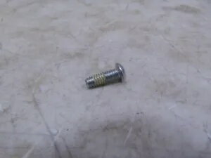 ハーレーダビッドソン 1/4-20 X 3/4 ボタンヘッド グレード 8 スチールネジ 2 パック P/N: 927A Harley Davidson 1/4-20 X 3/4 Button Head Grade 8 Steel Screws 2 PACK P/N: 927A