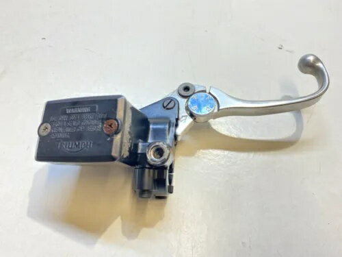 Triumph Street Triple 675 2007 - 2011 フロント ブレーキ マスター シリンダー (レバー曲がり) Triumph Street Triple 675 2007 - 2011 Front Brake Master Cylinder (lever bent)
