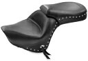 マスタング スタンダード ツーリング ワンピース ブラック シート - クローム スタッズ & コンチョ (76126) Mustang Standard Touring 1-Piece Black Seat - Chrome Studded & Conchos (76126)