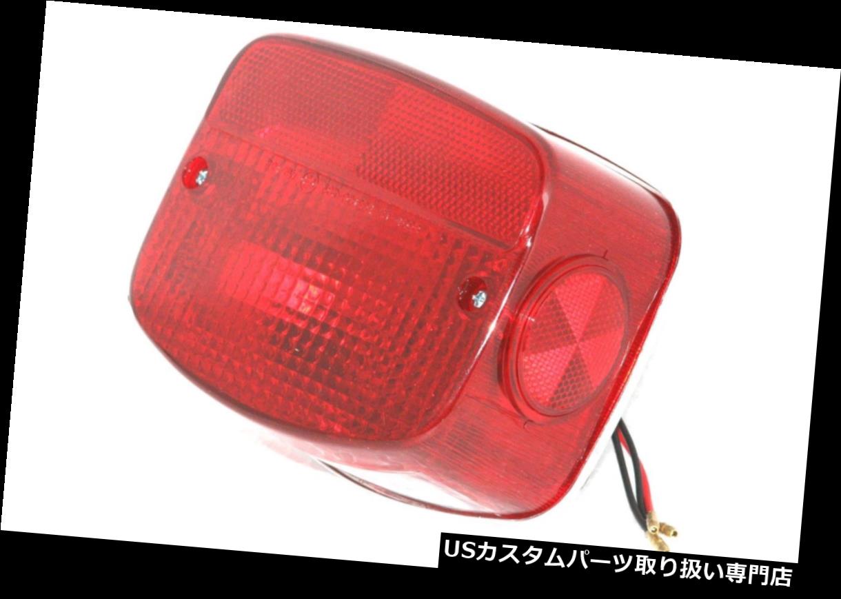 Rear Brake Lamp Tail Light Assembly with Red Lens Kawasaki MotorcycleカテゴリUSテールライト状態新品メーカー車種発送詳細送料一律 1000円（※北海道、沖縄、離島は省く）商品詳細輸入商品の為、英語表記となります。 Condition: New Brand: AE SPARES Measurement: HIEGHT 117mm, WIDTH 148mm, DEPTH 68mm & FIXING HOLE DISTANCE 79mm Country/Region of Manufacture: Taiwan Suitable for: UNIVERSAL FIT KAWASAKI MOTORCYCLE MPN: Does Not Apply To Fit Make: MOTORCYCLE Manufacturer Part Number: NA To Fit Model: KAWASAKIUNIVERSAL FIT Material: PLASTIC & STEEL CHROME EAN: 8903558163963※以下の注意事項をご理解頂いた上で、ご入札下さい※■海外輸入品の為、NC,NRでお願い致します。■フィッテングや車検対応の有無については、基本的に画像と説明文よりお客様の方にてご判断をお願いしております。■USパーツは国内の純正パーツを取り外した後、接続コネクタが必ずしも一致するとは限らず、加工が必要な場合もございます。■輸入品につき、商品に小傷やスレなどがある場合がございます。■大型商品に関しましては、配送会社の規定により個人宅への配送が困難な場合がございます。その場合は、会社や倉庫、最寄りの営業所での受け取りをお願いする場合がございます。■大型商品に関しましては、輸入消費税が課税される場合もございます。その場合はお客様側で輸入業者へ輸入消費税のお支払いのご負担をお願いする場合がございます。■取付並びにサポートは行なっておりません。また作業時間や難易度は個々の技量に左右されますのでお答え出来かねます。■取扱い説明書などは基本的に同封されておりません。■商品説明文中に英語にて”保障”に関する記載があっても適応はされませんので、ご理解ください。■商品の発送前に事前に念入りな検品を行っておりますが、運送状況による破損等がある場合がございますので、商品到着次第、速やかに商品の確認をお願いします。■到着より7日以内のみ保証対象とします。ただし、取り付け後は、保証対象外となります。■商品の配送方法や日時の指定頂けません。■お届けまでには、2〜3週間程頂いております。ただし、通関処理や天候次第で多少遅れが発生する場合もあります。■商品落札後のお客様のご都合によるキャンセルはお断りしておりますが、落札金額の30％の手数料をいただいた場合のみお受けする場合があります。■他にもUSパーツを多数出品させて頂いておりますので、ご覧頂けたらと思います。■USパーツの輸入代行も行っておりますので、ショップに掲載されていない商品でもお探しする事が可能です!!お気軽にお問い合わせ下さい。&nbsp;