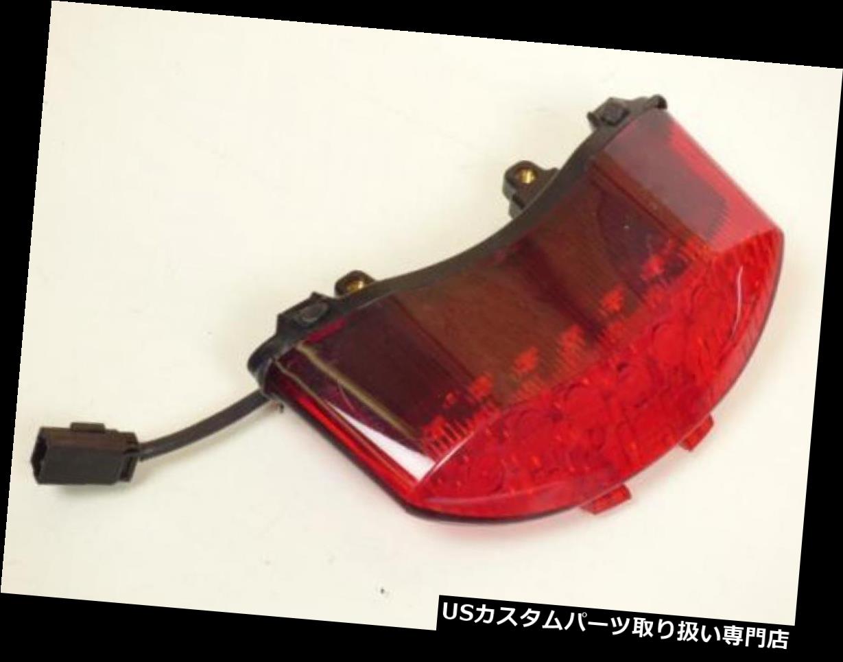 Taillight Triumph 675 Daytona 2006 - 2012 Opportunity lights lighting cabochonカテゴリUSテールライト状態新品発送詳細送料一律 1000円（※北海道、沖縄、離島は省く）商品詳細輸入商品の為、英語表記となります。 Condition: Used Motorbike: Triumph Manufacturer Warranty: 3 mois Brand: origine model: Daytona Manufacturer Part Number: -61161-1O※以下の注意事項をご理解頂いた上で、ご入札下さい※■海外輸入品の為、NC,NRでお願い致します。■フィッテングや車検対応の有無については、基本的に画像と説明文よりお客様の方にてご判断をお願いしております。■USパーツは国内の純正パーツを取り外した後、接続コネクタが必ずしも一致するとは限らず、加工が必要な場合もございます。■輸入品につき、商品に小傷やスレなどがある場合がございます。■大型商品に関しましては、配送会社の規定により個人宅への配送が困難な場合がございます。その場合は、会社や倉庫、最寄りの営業所での受け取りをお願いする場合がございます。■大型商品に関しましては、輸入消費税が課税される場合もございます。その場合はお客様側で輸入業者へ輸入消費税のお支払いのご負担をお願いする場合がございます。■取付並びにサポートは行なっておりません。また作業時間や難易度は個々の技量に左右されますのでお答え出来かねます。■取扱い説明書などは基本的に同封されておりません。■商品説明文中に英語にて”保障”に関する記載があっても適応はされませんので、ご理解ください。■商品の発送前に事前に念入りな検品を行っておりますが、運送状況による破損等がある場合がございますので、商品到着次第、速やかに商品の確認をお願いします。■到着より7日以内のみ保証対象とします。ただし、取り付け後は、保証対象外となります。■商品の配送方法や日時の指定頂けません。■お届けまでには、2〜3週間程頂いております。ただし、通関処理や天候次第で多少遅れが発生する場合もあります。■商品落札後のお客様のご都合によるキャンセルはお断りしておりますが、落札金額の30％の手数料をいただいた場合のみお受けする場合があります。■他にもUSパーツを多数出品させて頂いておりますので、ご覧頂けたらと思います。■USパーツの輸入代行も行っておりますので、ショップに掲載されていない商品でもお探しする事が可能です!!お気軽にお問い合わせ下さい。&nbsp;