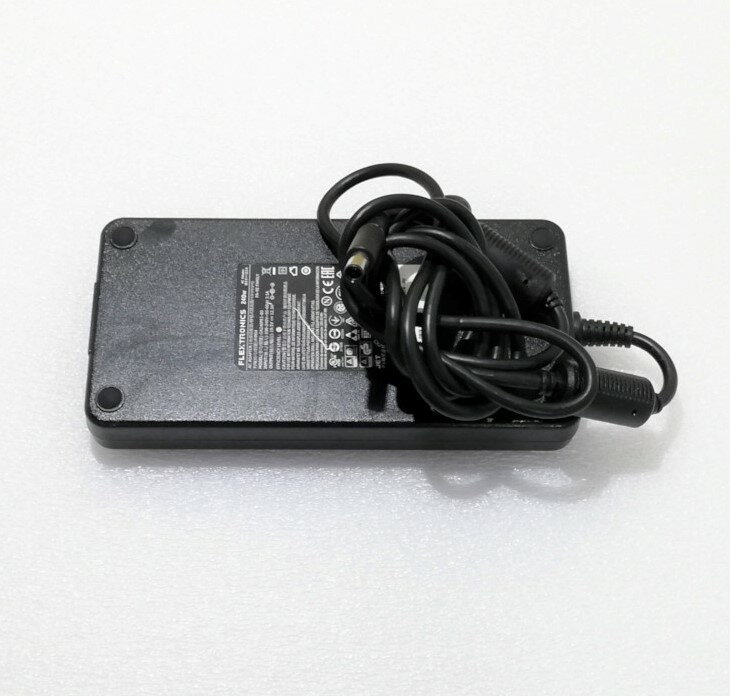 【中古】FLEXTRONICS PA-9E 240W AC ADAPTER 19.5V~12.3A GA240PE1-00 外径7.4mm 内径5.0mm DELL Alienwa M18X M15X M17X 対応可 動作品