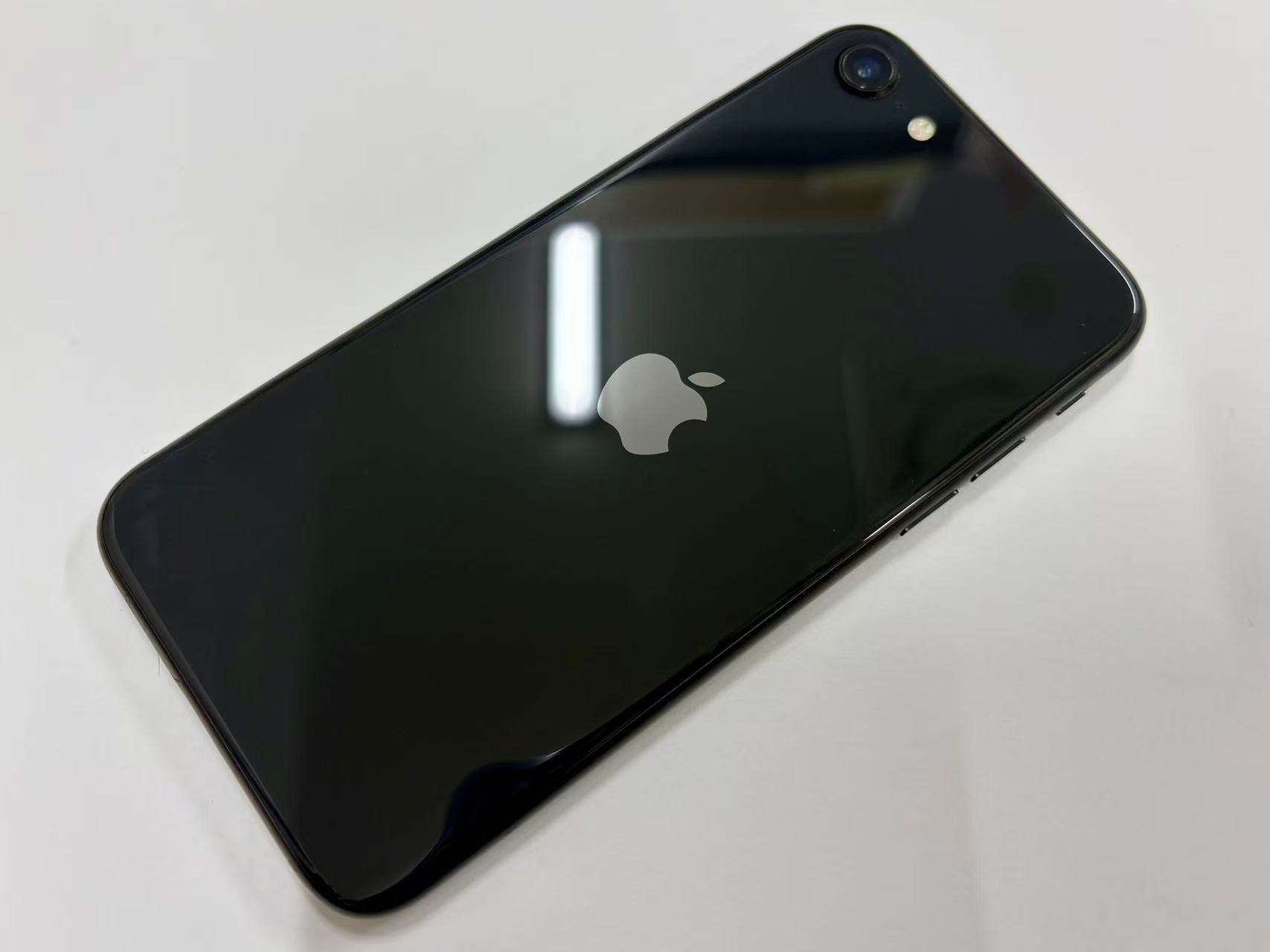 iPhone SE2 第2世代 128GB ブラック 黒 SIMフリー Amazon | 【整備済み品】 Apple iPhone SE（第2世代） 128GB ブラック
