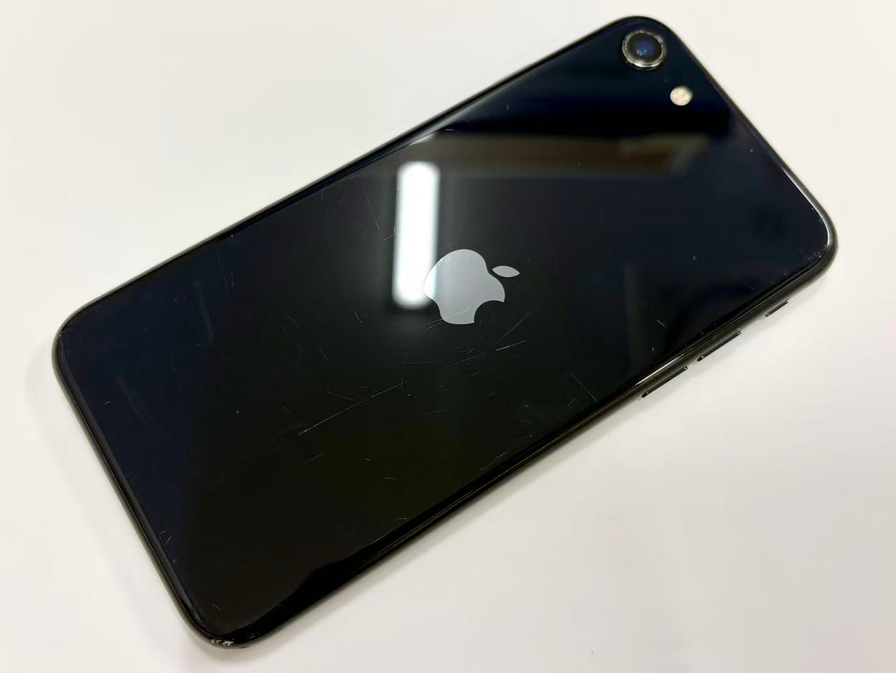 세이 모바일 [중고 B 랭크] 국내 SIM 프리 iPhone SE3 64GB [미드 나이트] 화이트 롬