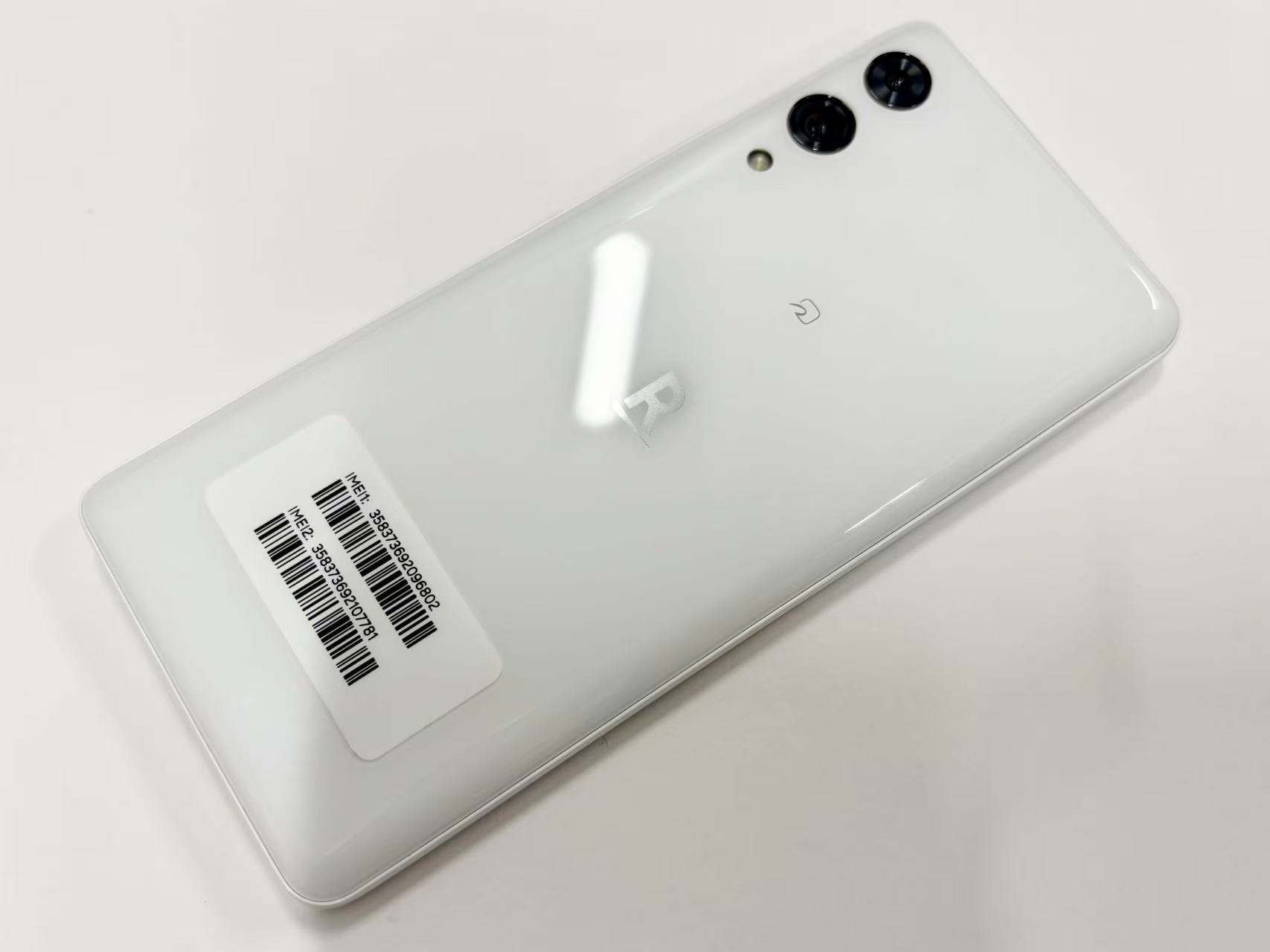 【中古Aランク】Rakuten Hand 5G 楽天モバイル ホワイト SIMフリー P780