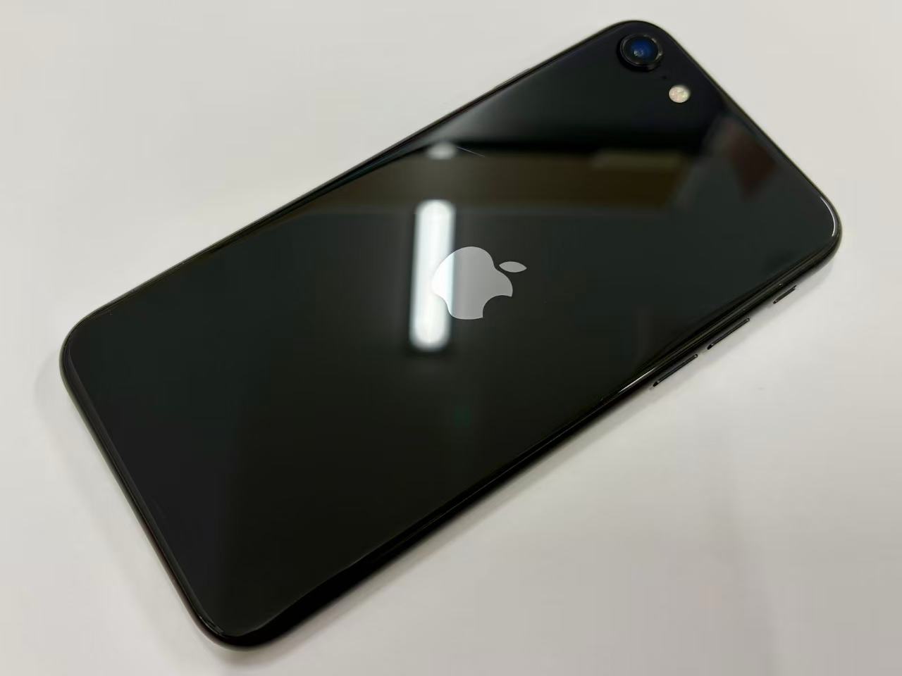 세이 모바일 [중고 A 랭크] SIM 프리 iPhone SE2 64GB 블랙