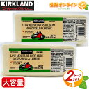 商品説明 商品名 カークランド モッツァレラチーズ（ブロック） KIRKLAND Low Moisture Part SkimMozzarella Cheese 種類別 ナチュラルチーズ 原材料名 低脂肪牛乳、食塩 内容量(1パック) 2720g 賞味期限 3週間前後（ご購入時期により変動致します） 保存方法 要冷蔵(4℃以下で保存) 原産国名 アメリカ 輸入者 コストコホールセールジャパン株式会社 商品説明 人気！コストコ カークランドの、 巨大なモッツァレラチーズ・ブロックです♪ 小分けして冷凍保存すれば長持ちし、 調理時にチーズを加熱して、食材にかけるだけで、 多彩なレシピに使用できますね♪ 2キロ越えの大容量モッツァレラローフ！ 気兼ねなく使用できる嬉しいチーズです☆彡