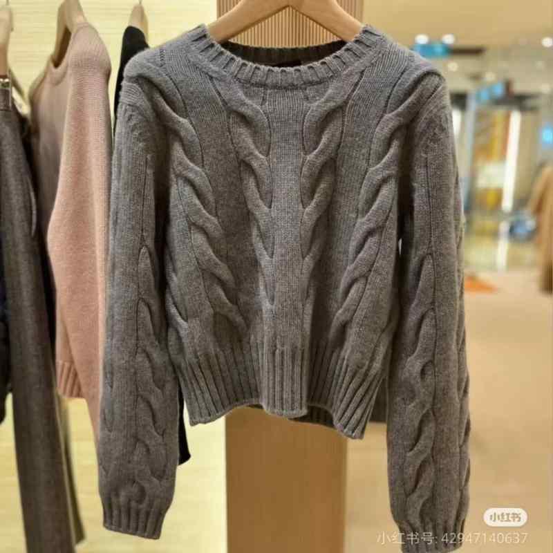 106番の贅沢なロイヤルピュアカシミアアンティークフラワーニットセーター。編み目のデザインが施された長袖のラウンドネックで、短い丈のトップス。女性向け。