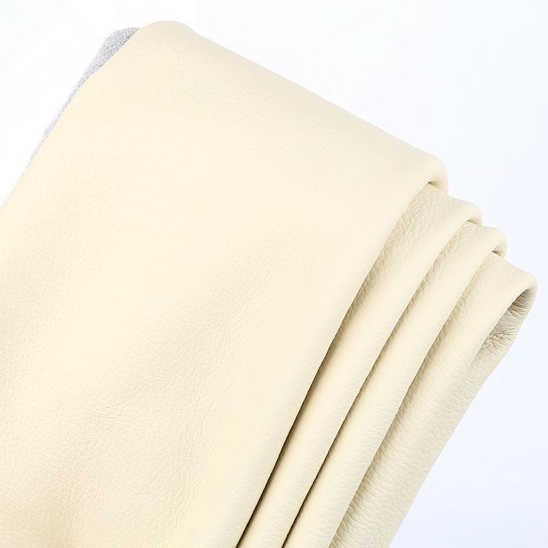 布 生地 シワになりにくい 白い本革製の表面が薄く、ソファや車のドアパネル、ハンドルカバーなどに使用される本革製品。