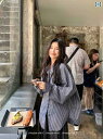 レディース シャツ チェック 鄭大钱の、慵懒な休日にぴったりなストライプ柄シャツジャケット。ゆったりとしたデザインで女性らしい春の新...