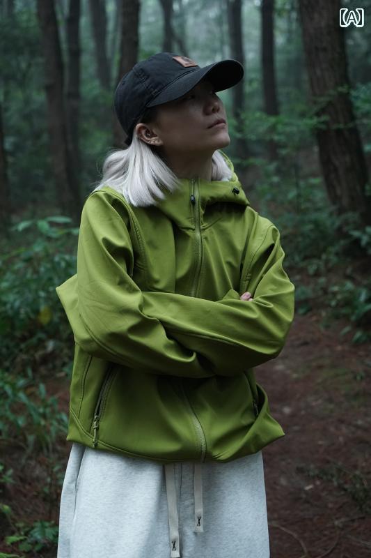 アウター パーカー アウトドア 「自然再生」のアウトドアシリーズは、風を防ぐ多目的なストリートウェアとして人気の高いソフトシェル機能性シェルジャケットを提供しています。男女兼用で、秋に最適です。