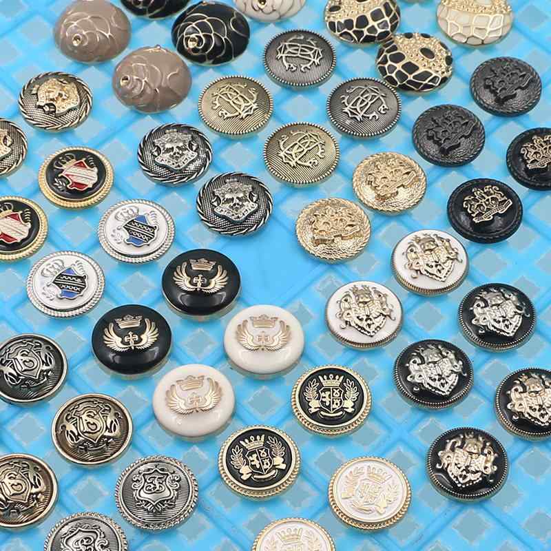 ボタン 男性用 女性用 兼用 裁縫パーツ 付け替え用 金属製 丸型 スーツ ジャケット コート アウター 風衣 ブラック 黒色 金具 飾り 裁縫道具 手芸用品 補修用 おしゃれ シンプル 無地 頑丈 耐久性 高級感 付け替えボタン 交換用パーツ 手作り