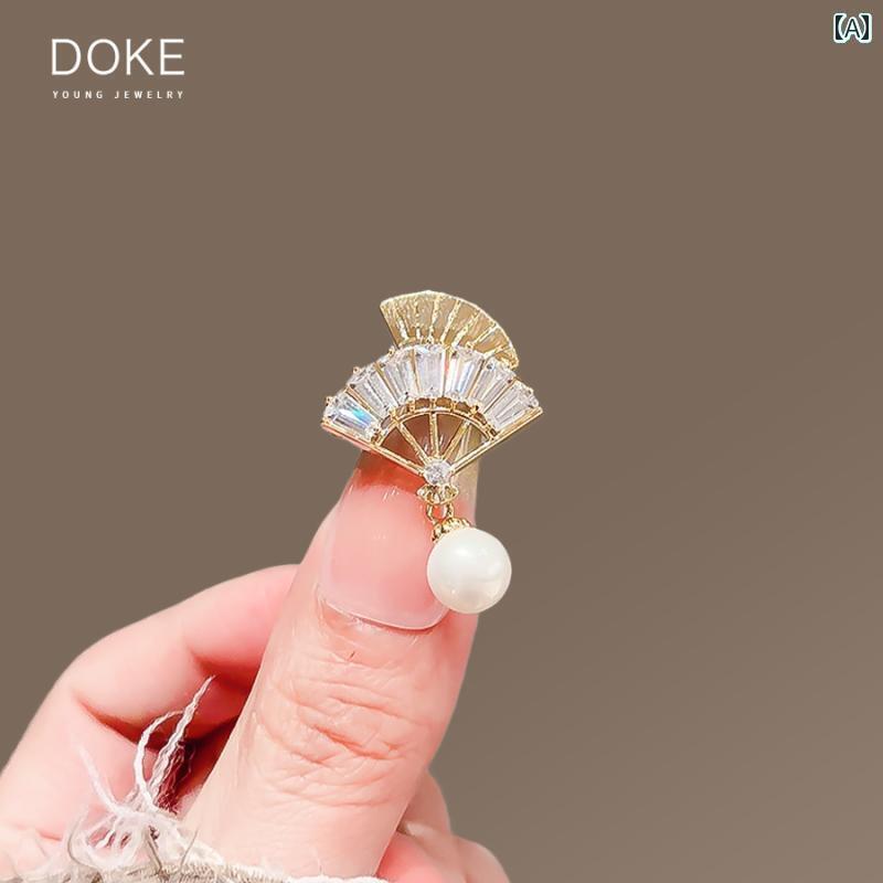 アクセサリー　パール　ジュエリー な ジルコン パール タッセル 小さい 扇子 ブローチ 高級 女性 襟 アンチ 露出 バックル ピン 精巧 コサージュ アクセサリー