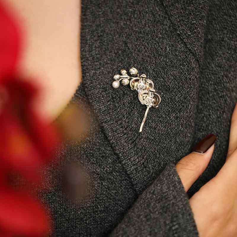 アクセサリー　パール　ジュエリー 胡 蝶 蘭 レトロ チャイナ風 高級 パール スター リング シルバー ブローチ 女性 プラチナ