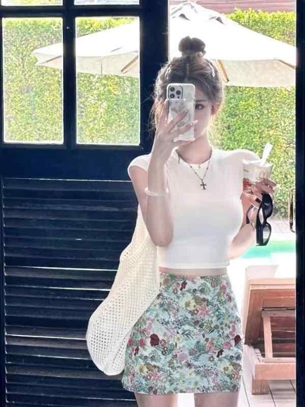 レディース　カジュアル　ファッション シックで 甘くて スパイシーな スカート スーツ 夏 アメリカン ホット ガール スリム トップ フローラル ヒップ ツーピース