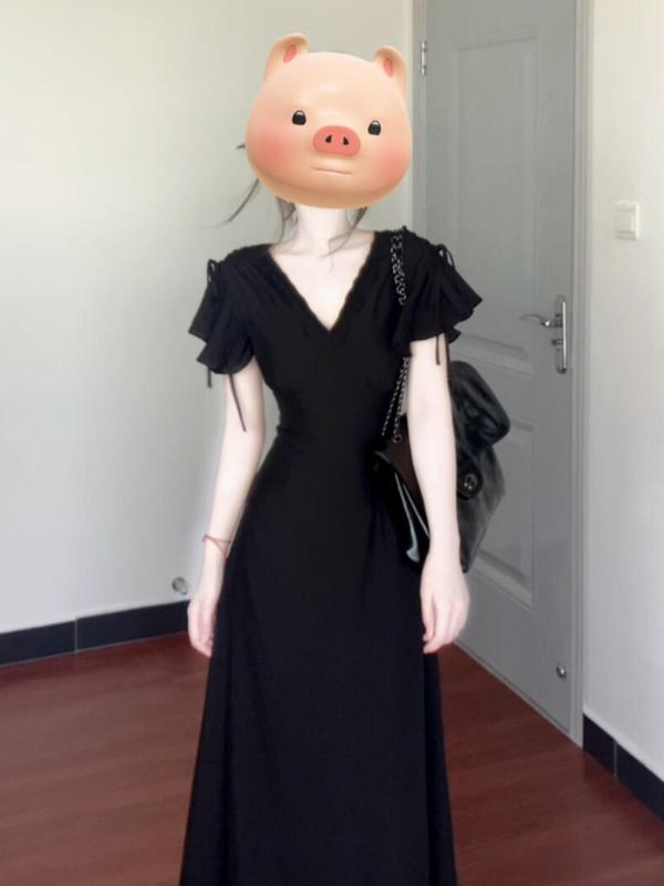 ロング ワンピース フレンチ ヘップバーン 風の 黒の V ネック ワンピース、 女性用、 2025年 夏、新 スタイル、 ホット スタイル、 美しい ウエスト、 スリムな ロング ワンピース