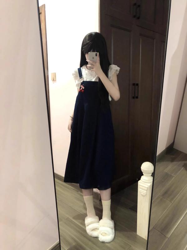 オーバーオールドレス 夏の 女性用 カレッジ スタイルの ドレス、 韓国 風、 甘い ミドル 丈 デザイン、小さな フライング スリーブ シャツ、 サスペンダー スカート、 ツーピース スーツ